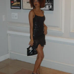 Mini-robe à sequins – Glamour et éclat festif