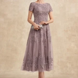 Robe Dentelle Mauve Ornée