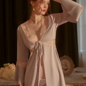 Chemise de Nuit en Dentelle Ouverte